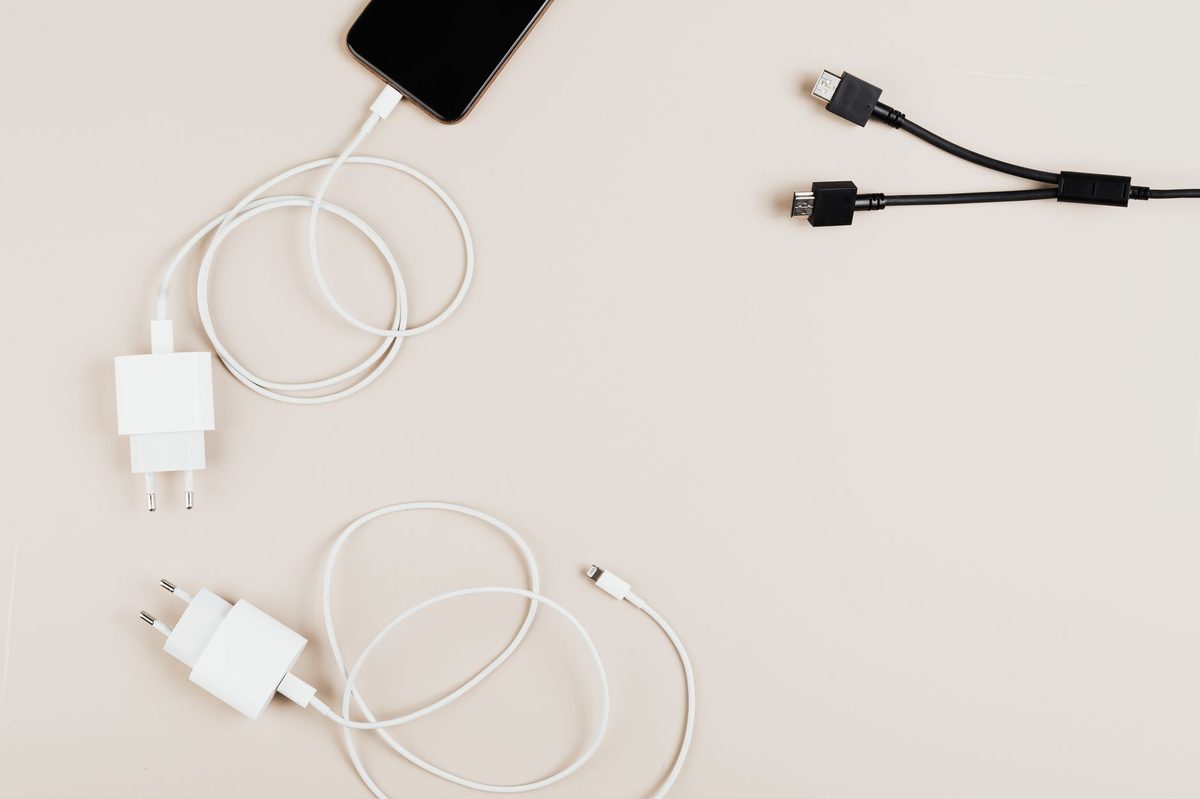 冷蔵庫の上は「充電ステーション」になる