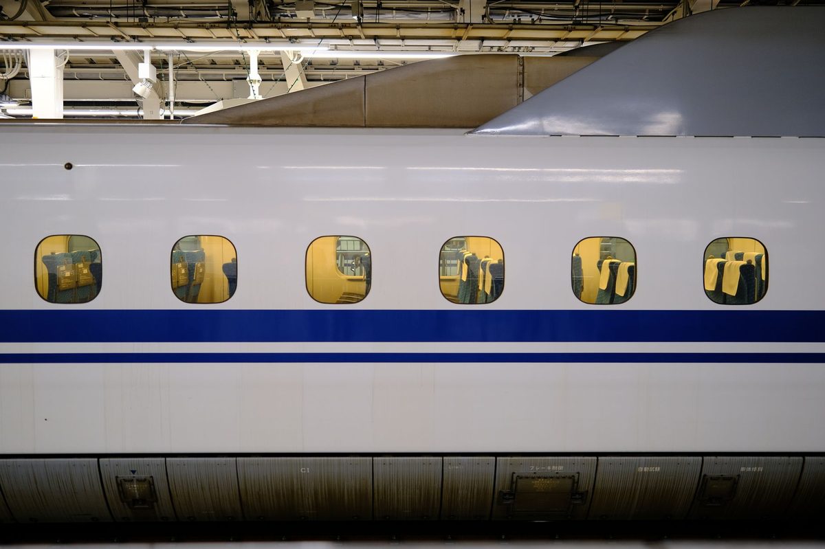 移動中の疲労を減らす｜新幹線・飛行機で差がつくアイテム選び
